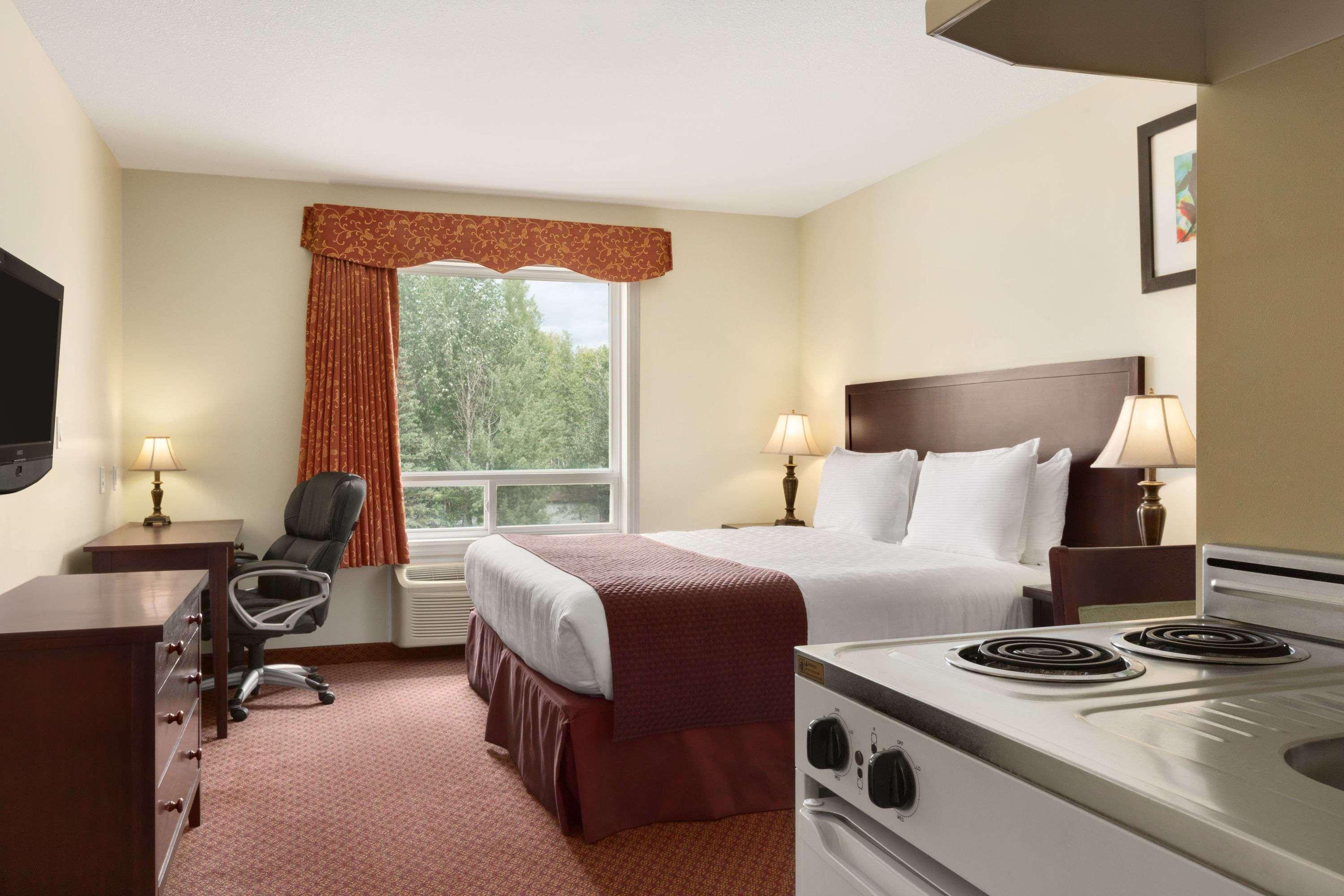Days Inn By Wyndham Chetwynd Exteriér fotografie