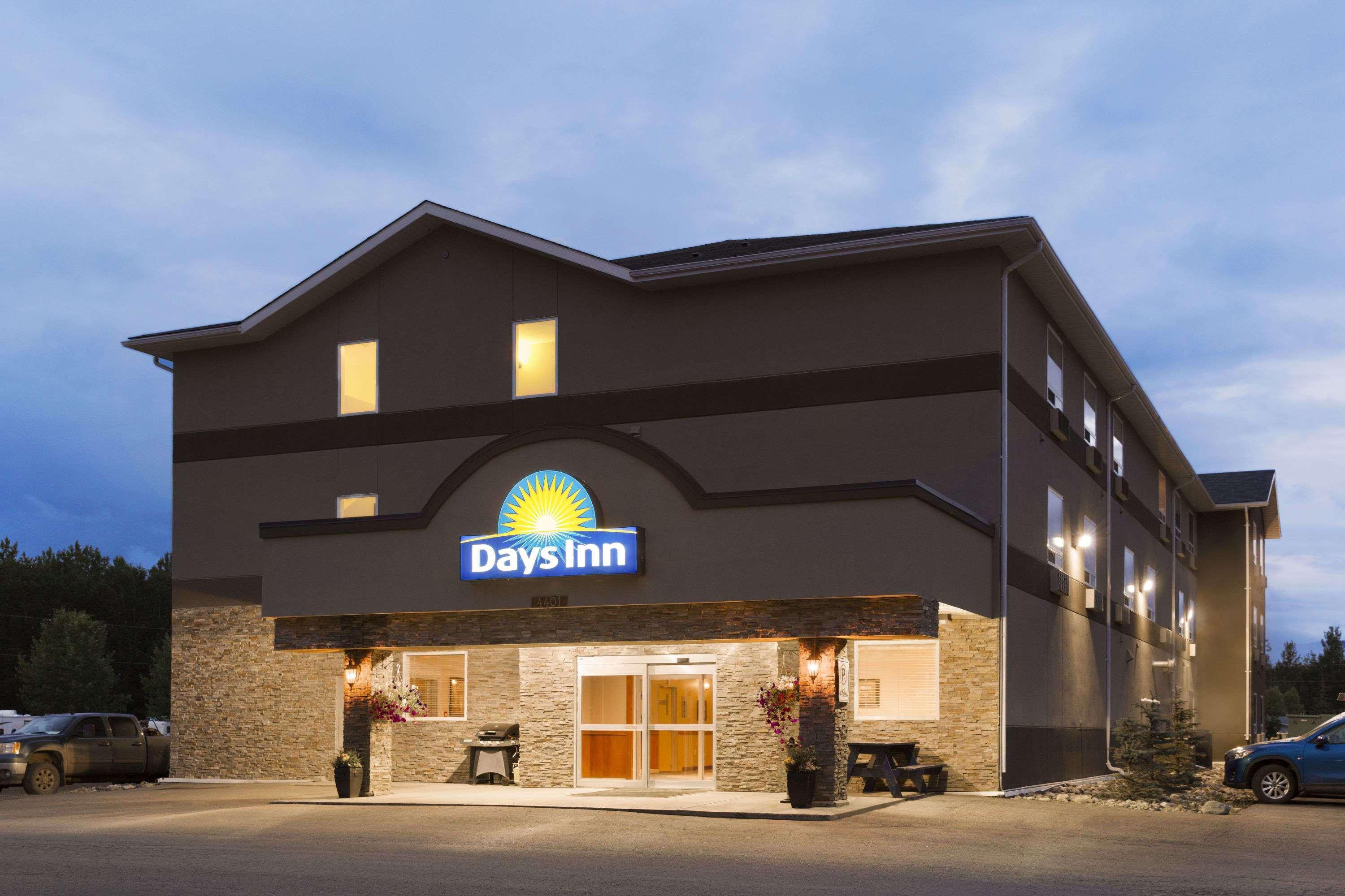 Days Inn By Wyndham Chetwynd Exteriér fotografie