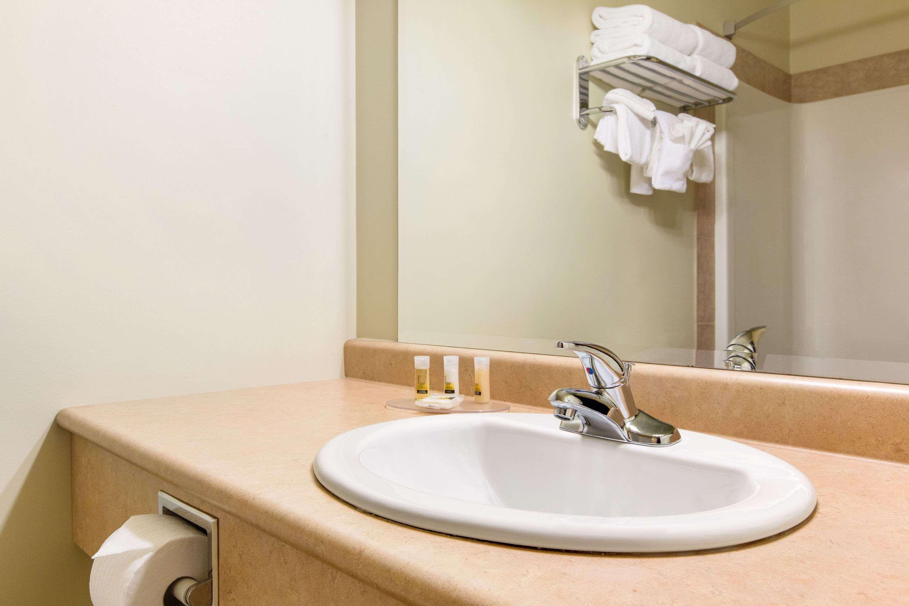 Days Inn By Wyndham Chetwynd Exteriér fotografie