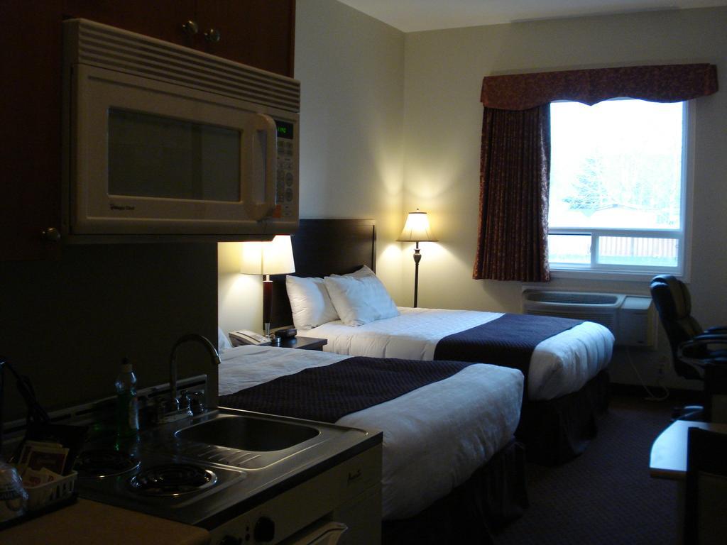 Days Inn By Wyndham Chetwynd Exteriér fotografie