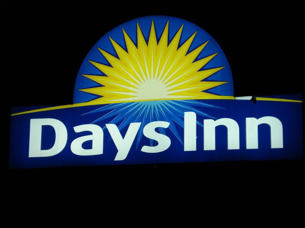 Days Inn By Wyndham Chetwynd Exteriér fotografie